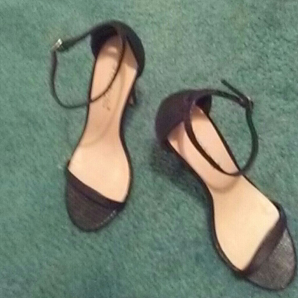 Shoe Dazzle Heels (Size 6)